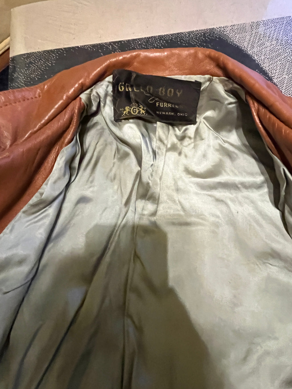 Vintage 1960s/70s Leather Coat by Green Bay Exclusive Furriers
Size 8 | Belted Waist | Wood Buttons zz