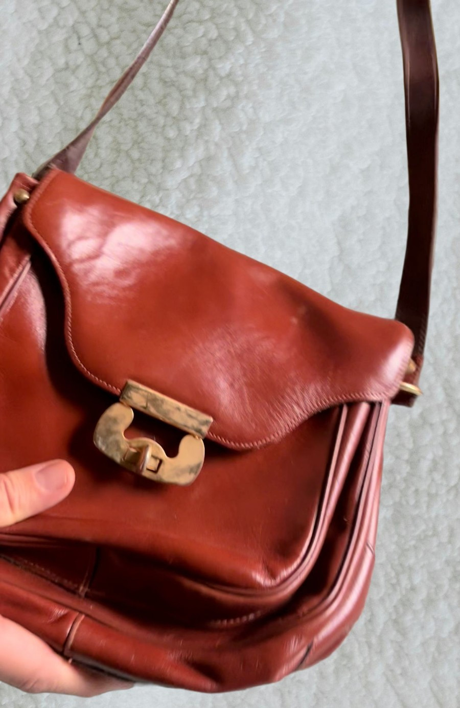 VINTAGE Brown Leather Shoulder Cross Body Bag turn lock gold clasp hipster retro