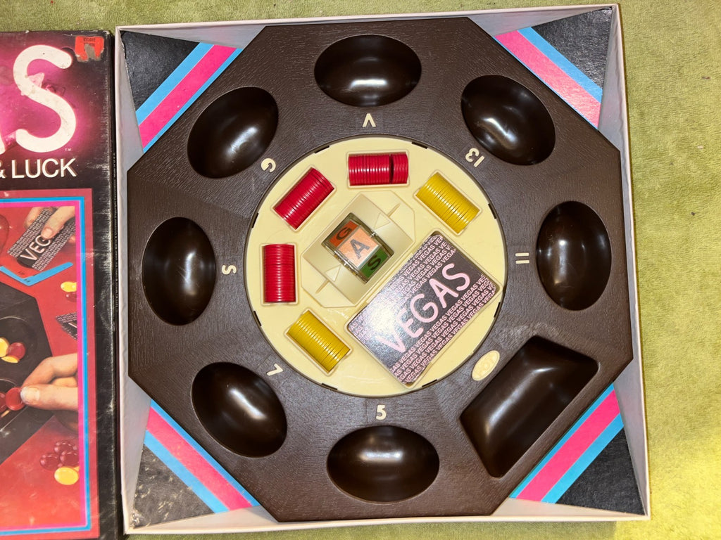 VINTAGE Milton Bradley VEGAS 'A Family Game Of Skill & Luck' 1973 Complete Fun!