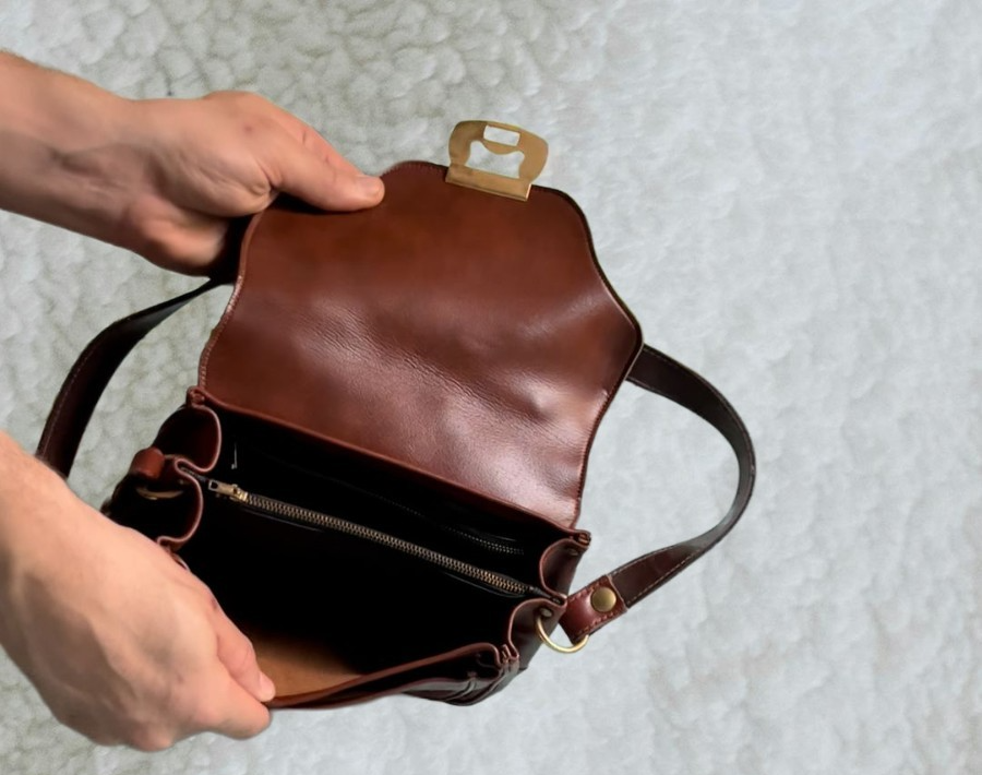VINTAGE Brown Leather Shoulder Cross Body Bag turn lock gold clasp hipster retro