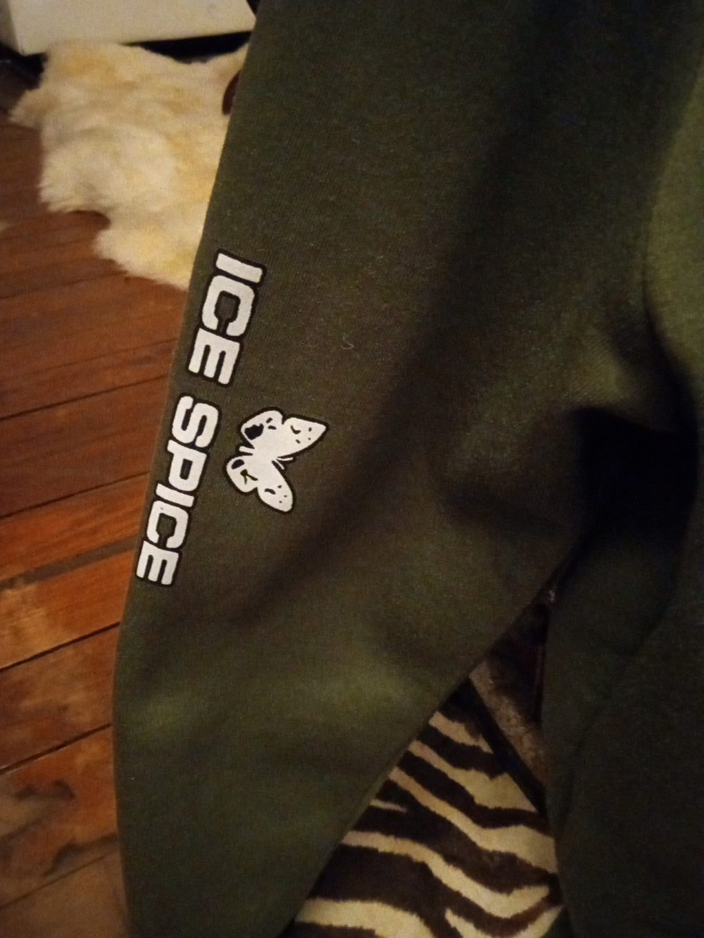Ice Spice Sweatshirt  Medium Green - RARE Avenue 1975