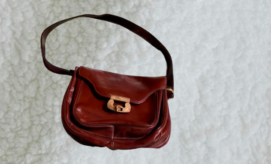 VINTAGE Brown Leather Shoulder Cross Body Bag turn lock gold clasp hipster retro
