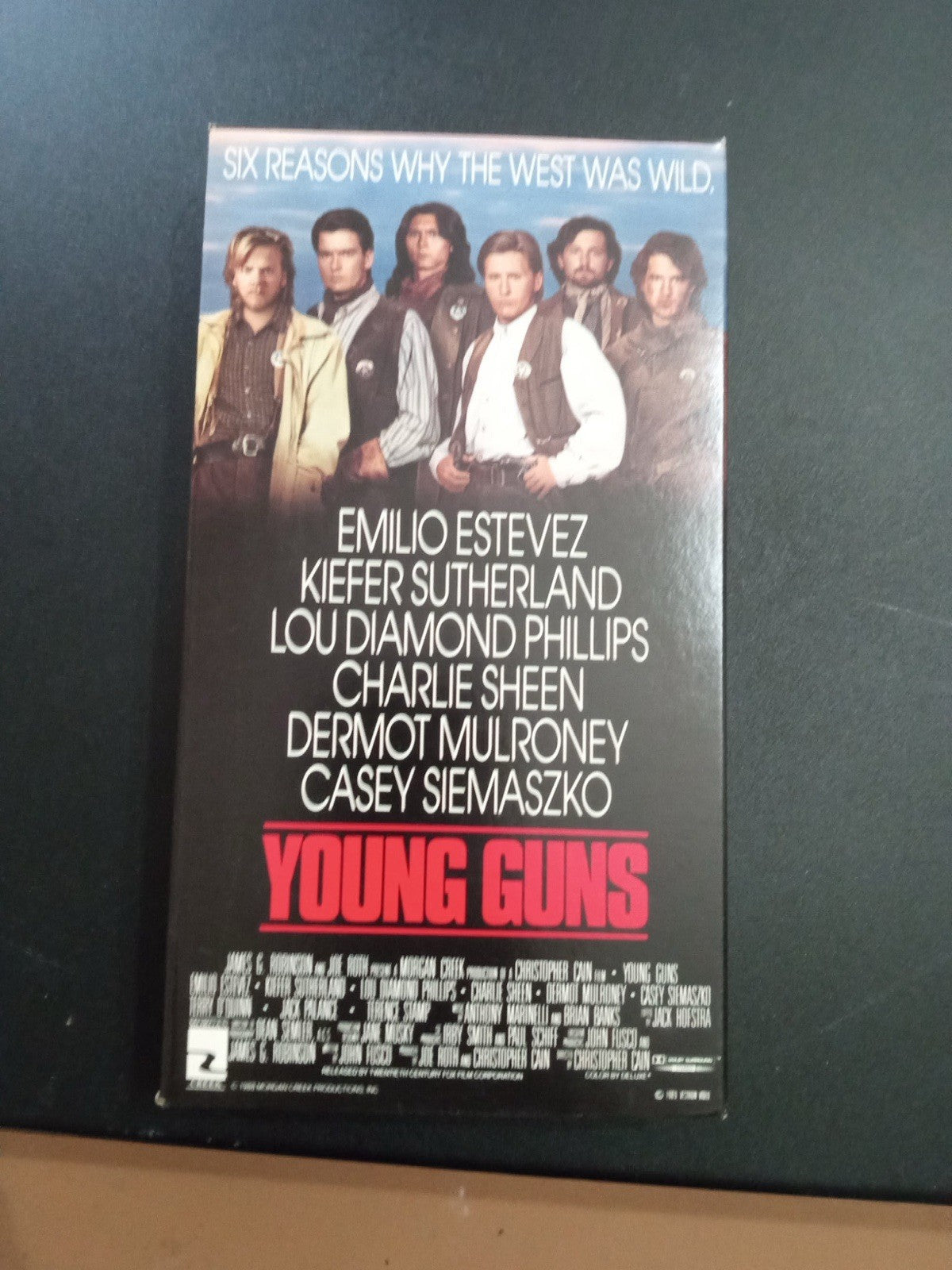 Young Guns (VHS, 1999) EMILIO ESTEVEZ Charlie Sheen Lou Diamond Phillips Kiefer