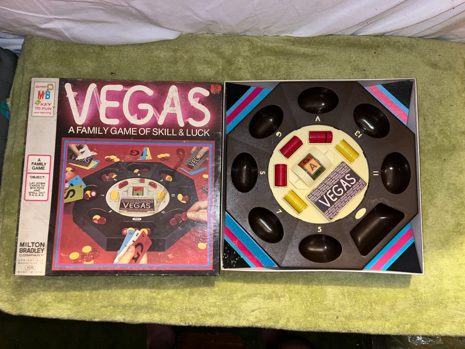 VINTAGE Milton Bradley VEGAS 'A Family Game Of Skill & Luck' 1973 Complete Fun!