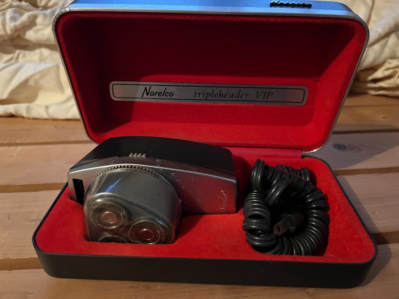 Vintage Norelco Tripleheader VIP Rotary Electric Razor Shaver w/Case & Brush