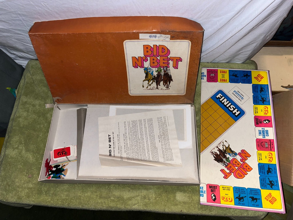VINTAGE 1970 OGIFTA BID N BET HORSE RACING BOARD GAME VERY RARE UNIQUE ITEM!!