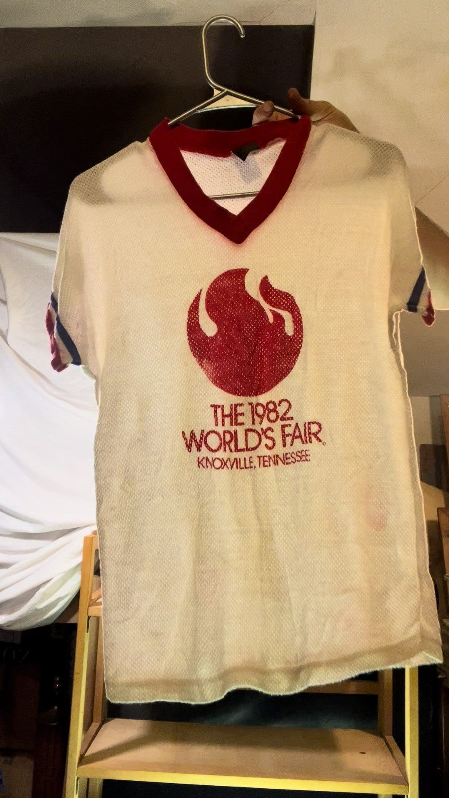 Rare 1982 World’s Fair V‑Neck Tee Stallion 42‑44 Single Stitch Vintage USA MADE