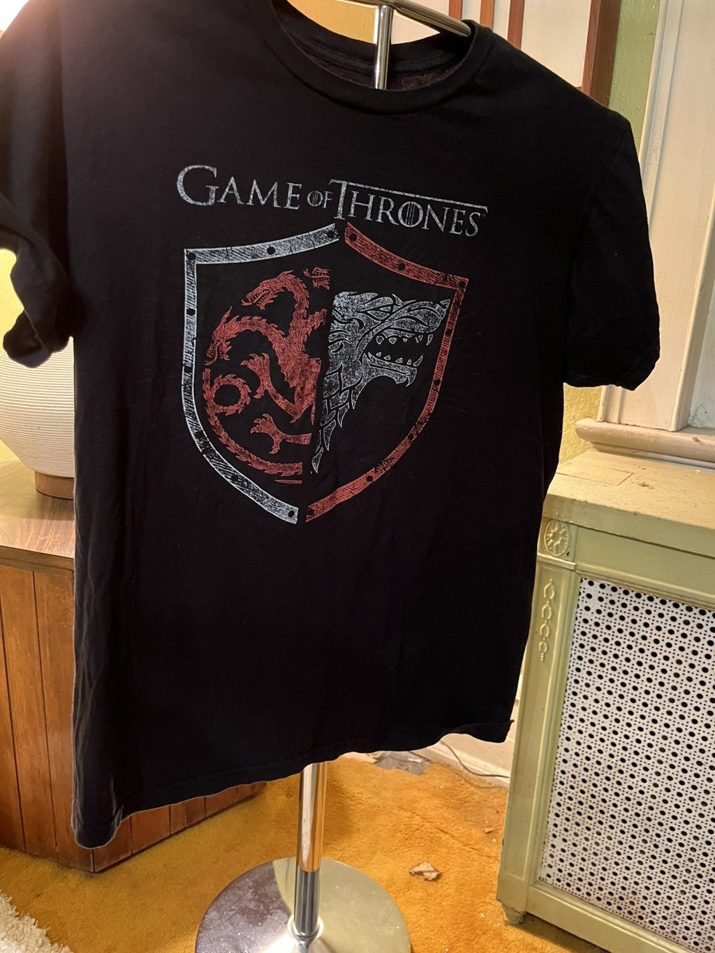 HBO Game Of Thrones T shirt Size Large For The kingdoms And Dragon Training 🐉