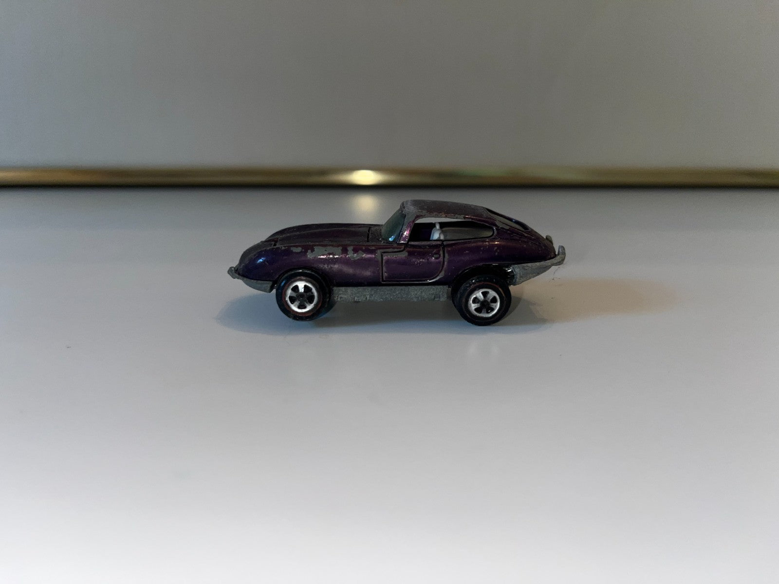 Johnny Lightning Topper Redline JAGUAR XKE Purple White Interior Very Nice !!