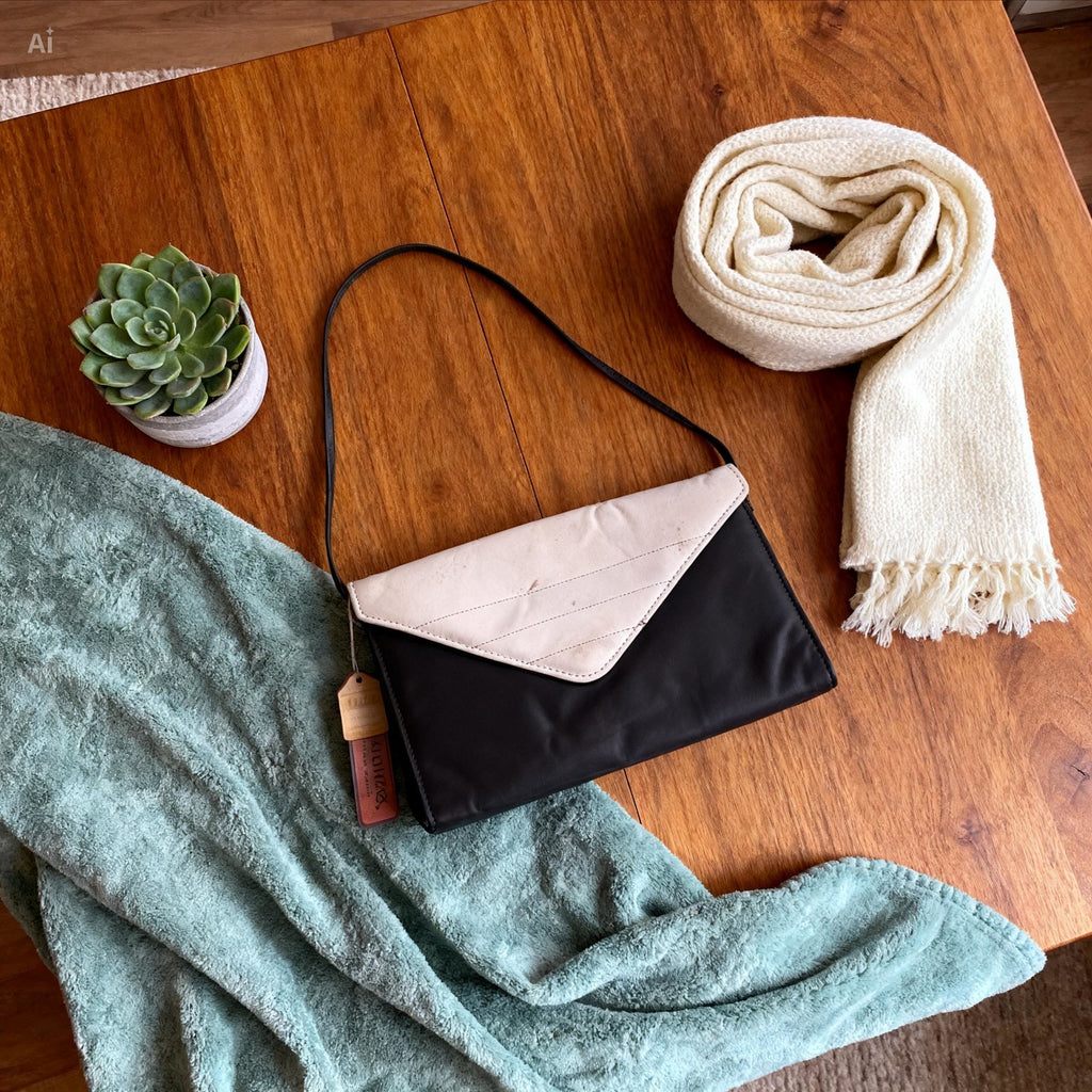 Vintage 70's white and black leather envelope clutch bag