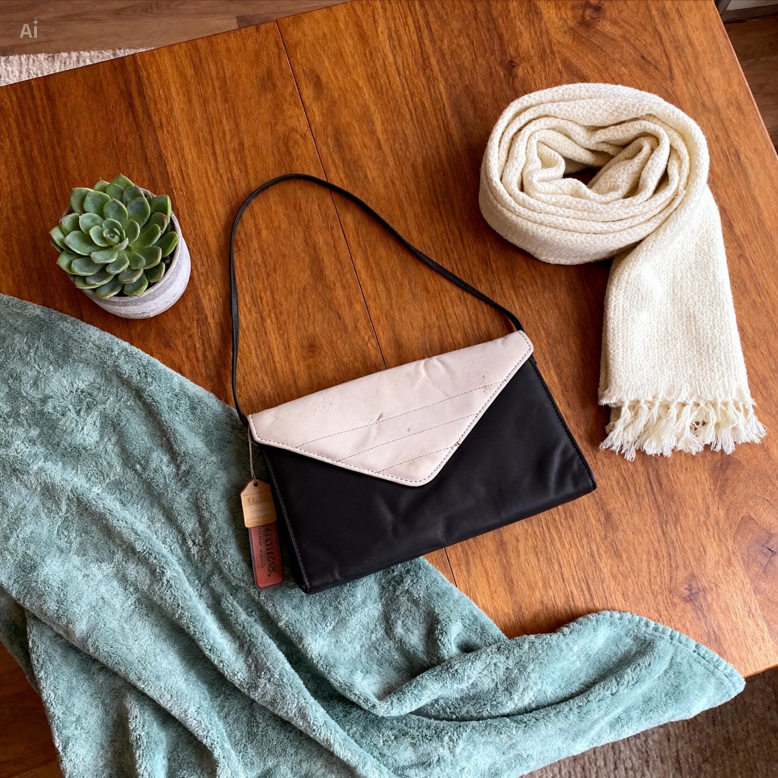 Vintage 70's white and black leather envelope clutch bag