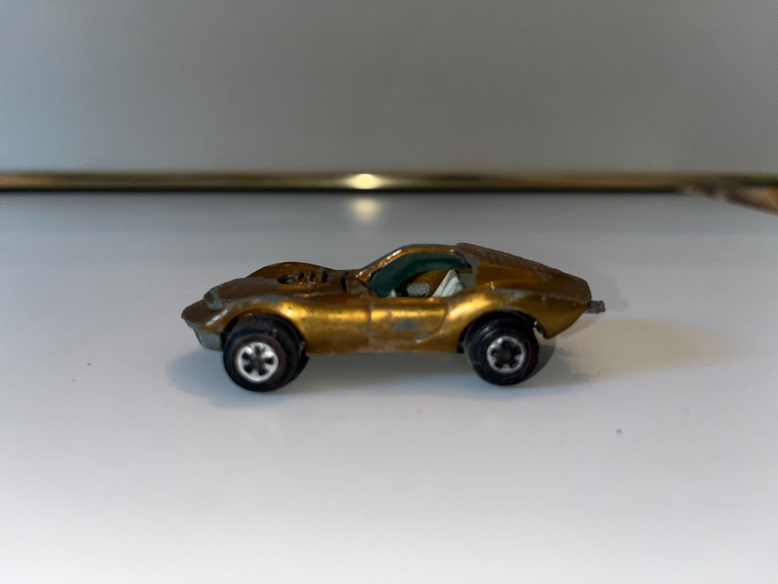 Johnny Lightning Topper Mako Shark Gold Red Inter. Red Line