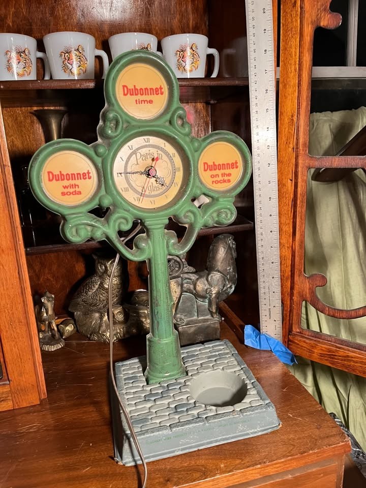 Working VINTAGE DUBONNET Street Lamp Clock French Cafe decor Display, lights up