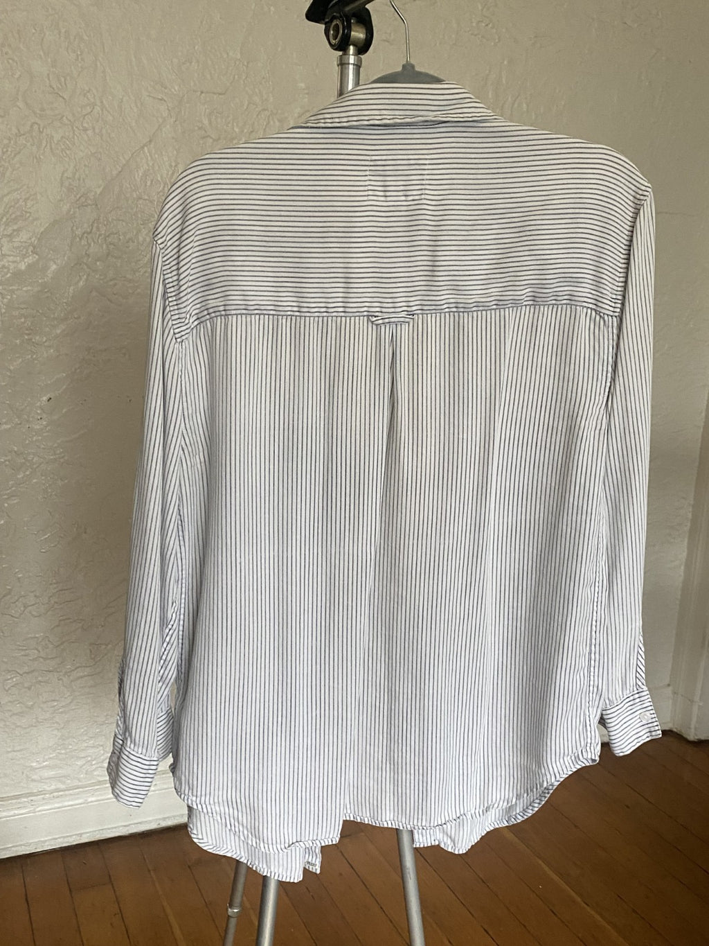 Rails Women's Pinstripe  Long Sleeve Button Down Shirt Gray/White Small