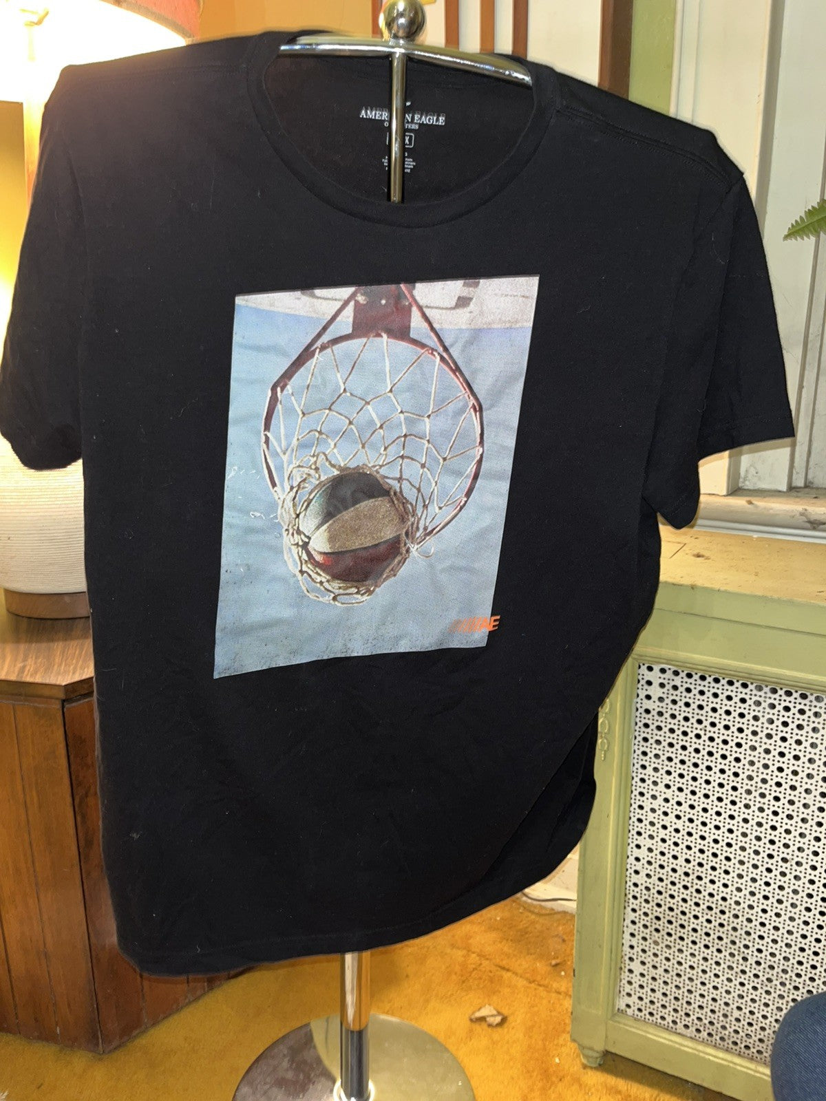 American Eagle Outfitters Basketball T-Shirt Mens Flex (L) Ball IN Rim
