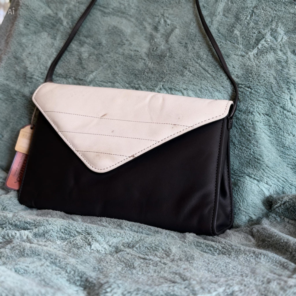 Vintage 70's white and black leather envelope clutch bag