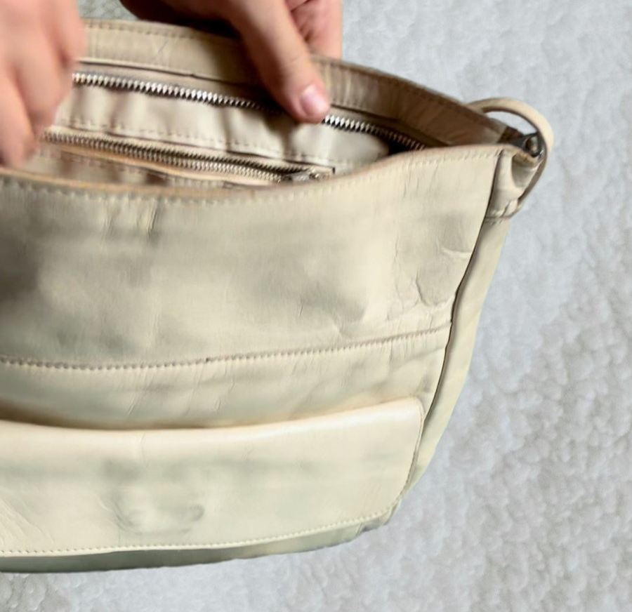 1970's Leather Cream Multipocket hobo Bag