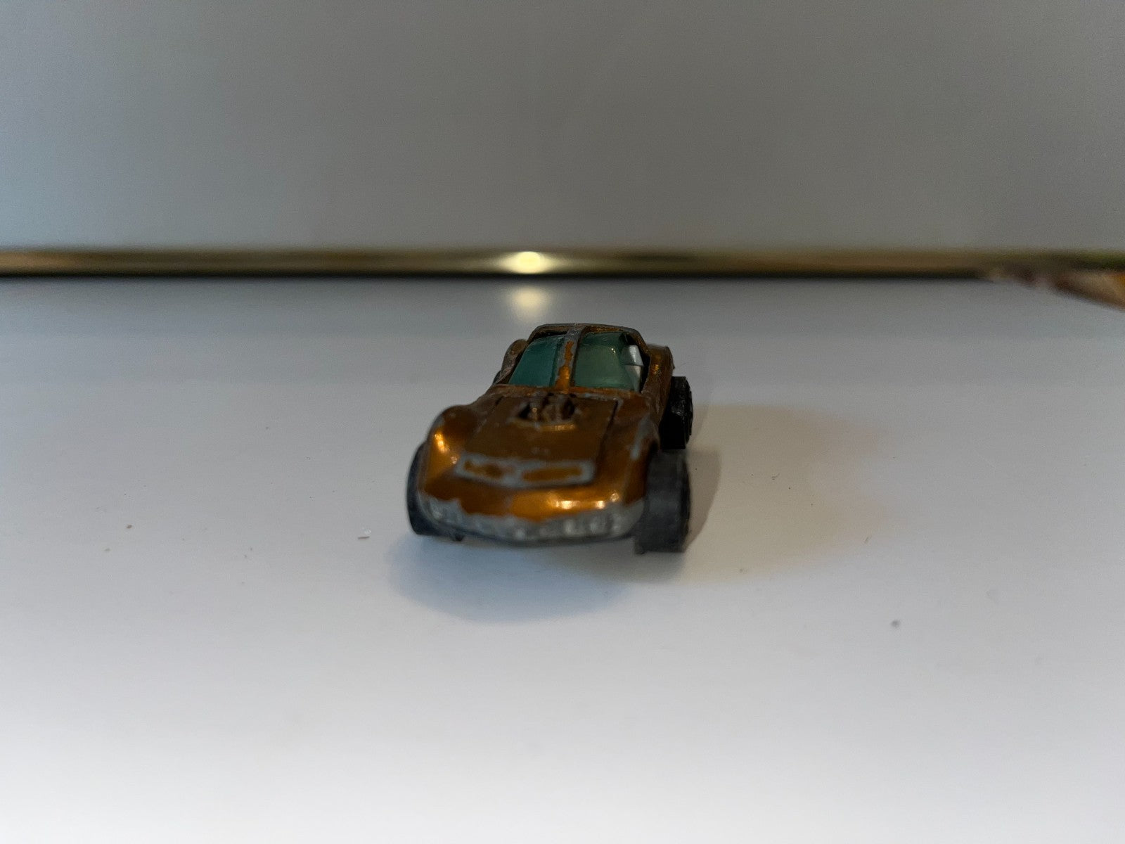 Johnny Lightning Topper Mako Shark Gold Red Inter. Red Line