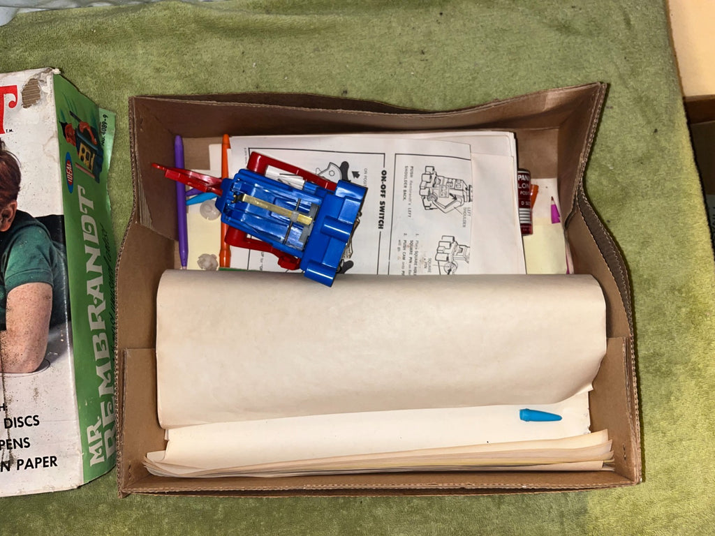 IDEAL MR. REMBRANDT ROBOT DRAWING BATTERY TOY SET BOXED