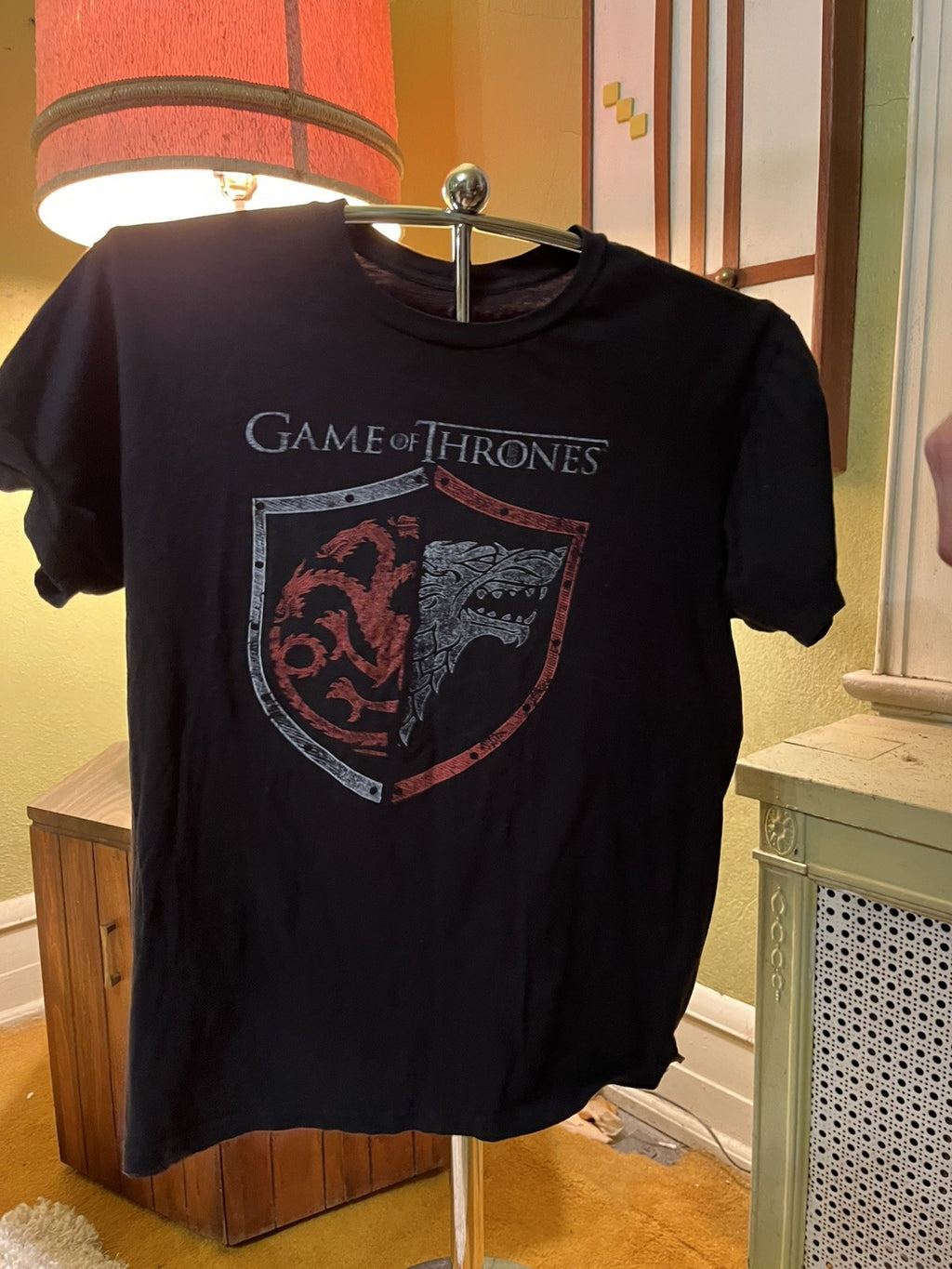 HBO Game Of Thrones T shirt Size Large For The kingdoms And Dragon Training 🐉