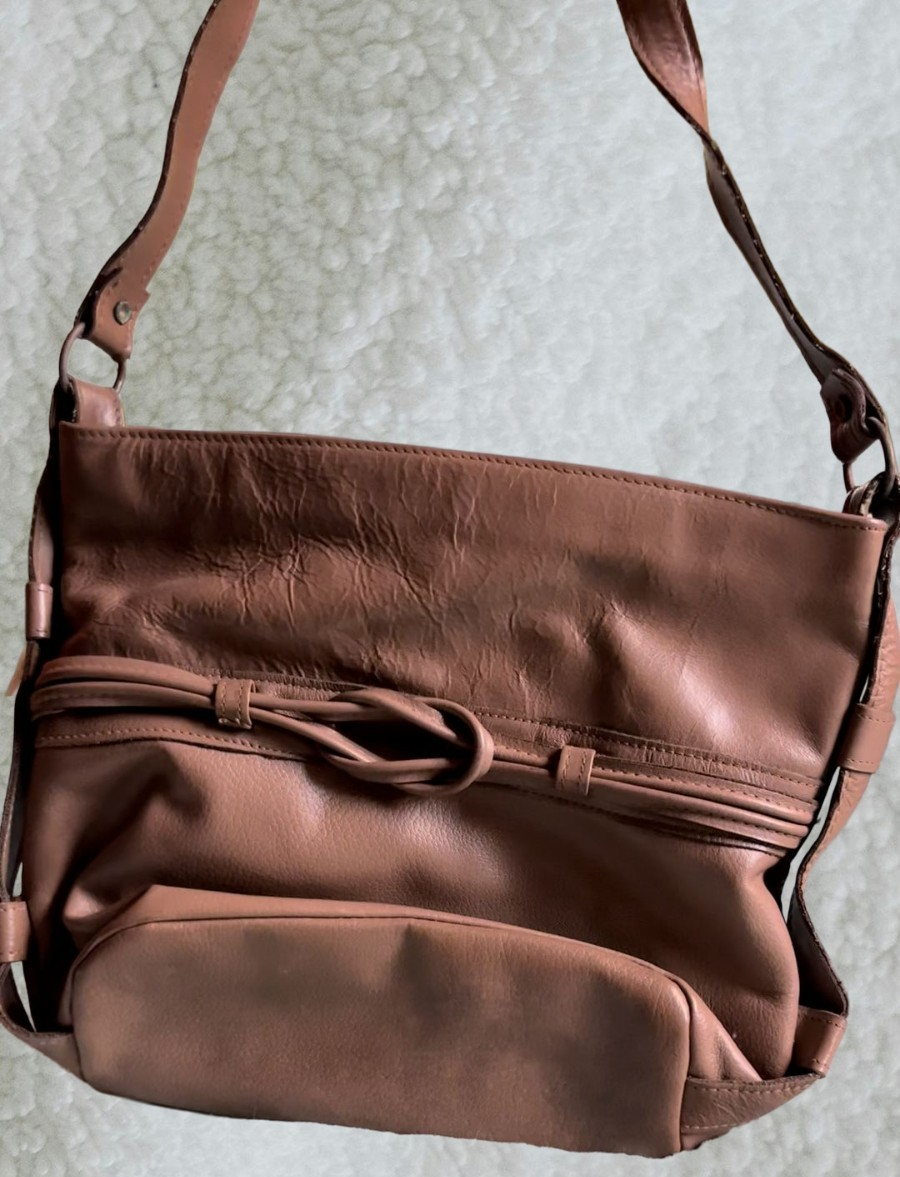 Vintage 1990s Brown Leather Shoulder Bag – Twisted Front Zip Detail, Wide Strap