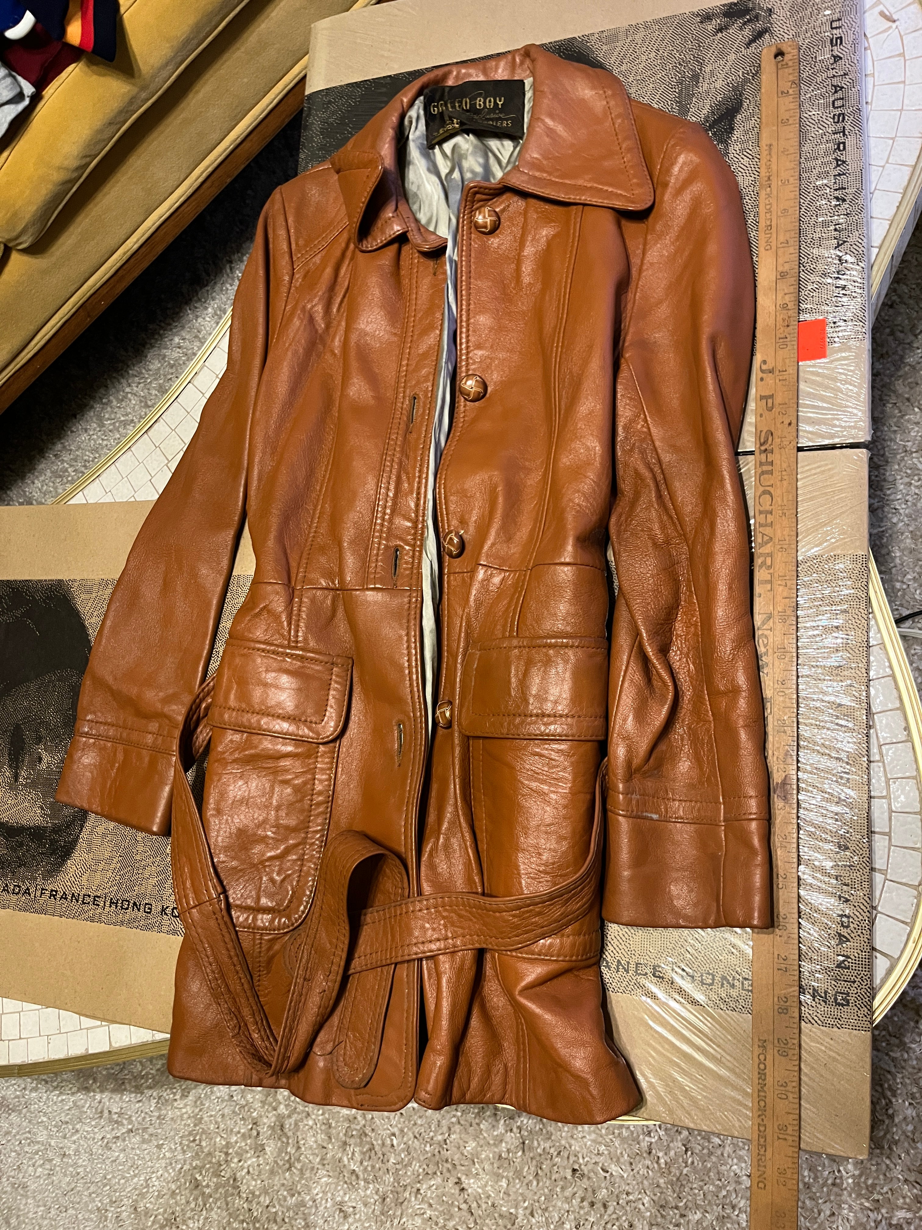 Vintage 1960s/70s Leather Coat by Green Bay Exclusive Furriers
Size 8 | Belted Waist | Wood Buttons zz