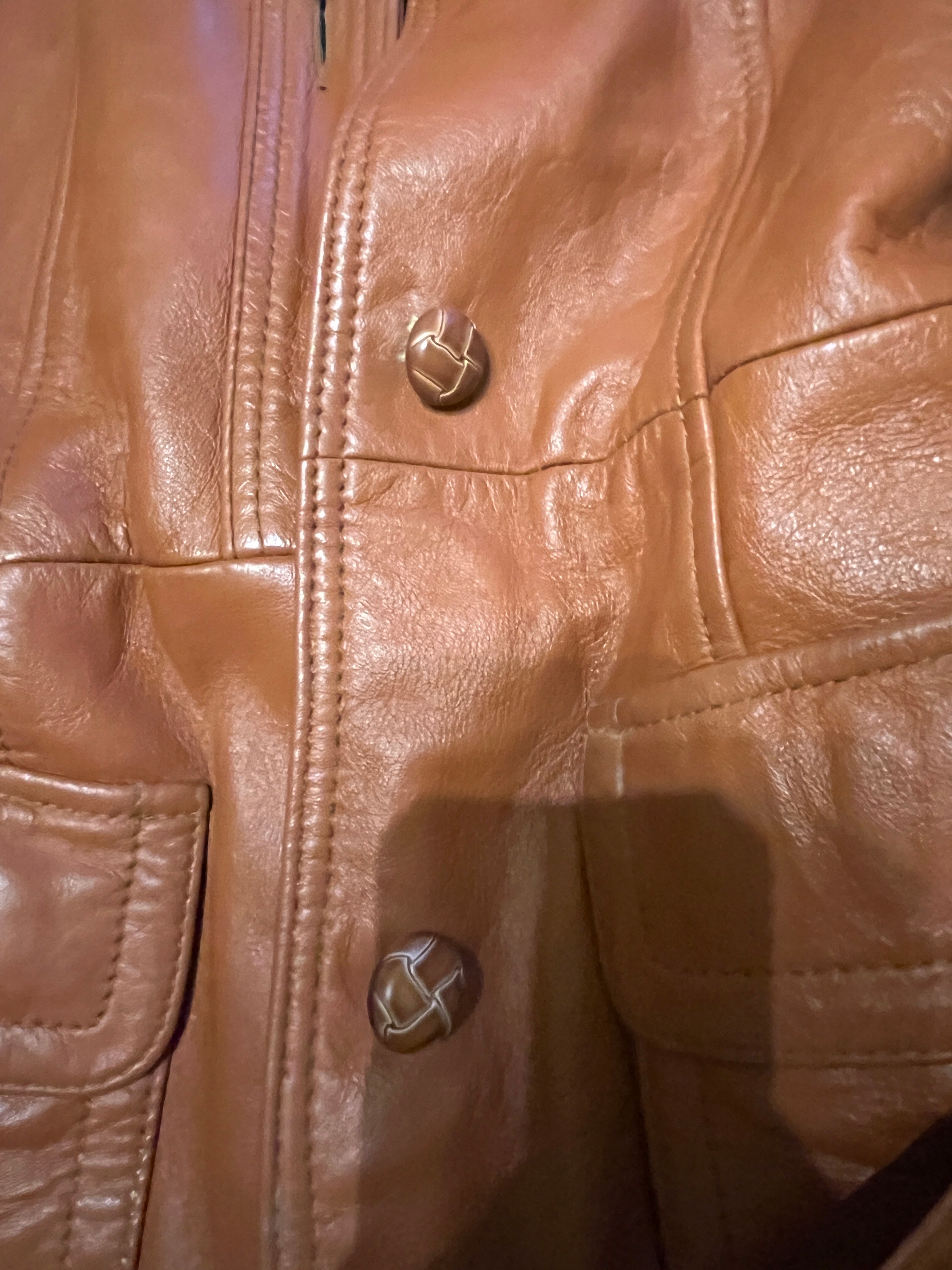 Vintage 1960s/70s Leather Coat by Green Bay Exclusive Furriers
Size 8 | Belted Waist | Wood Buttons zz