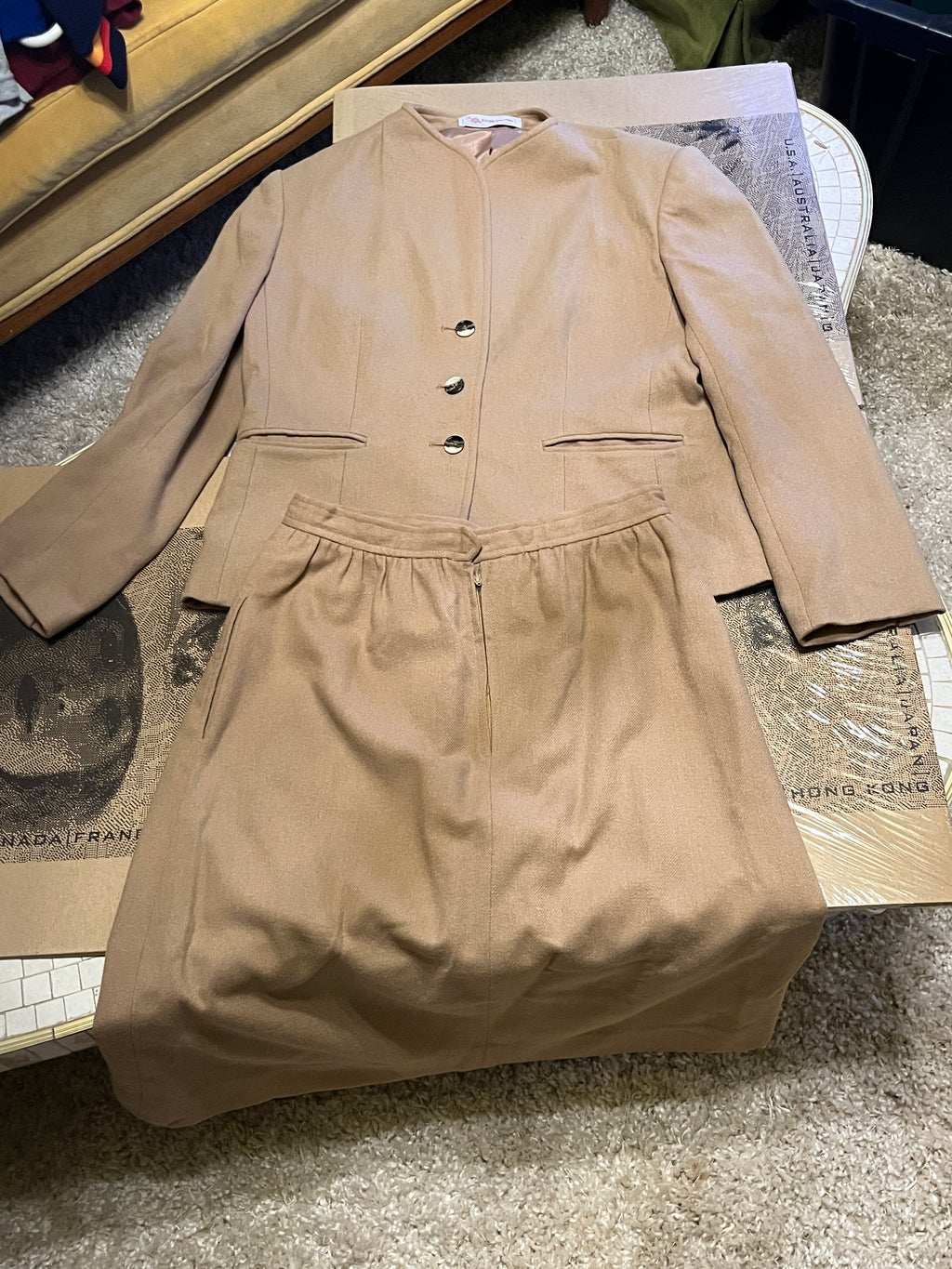 Vintage 60s Evan Picone Wool-Blend two set classic mod Jacket in camel color and skirt zz