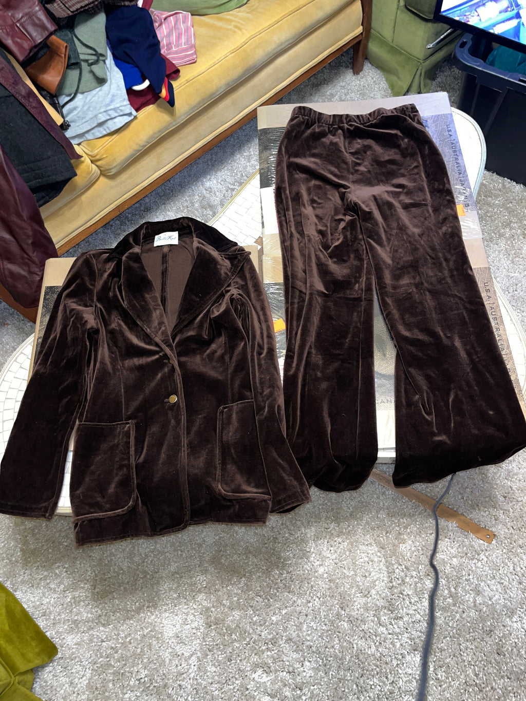 1970s butte knit brown velour two piece suit made in USA union made zz